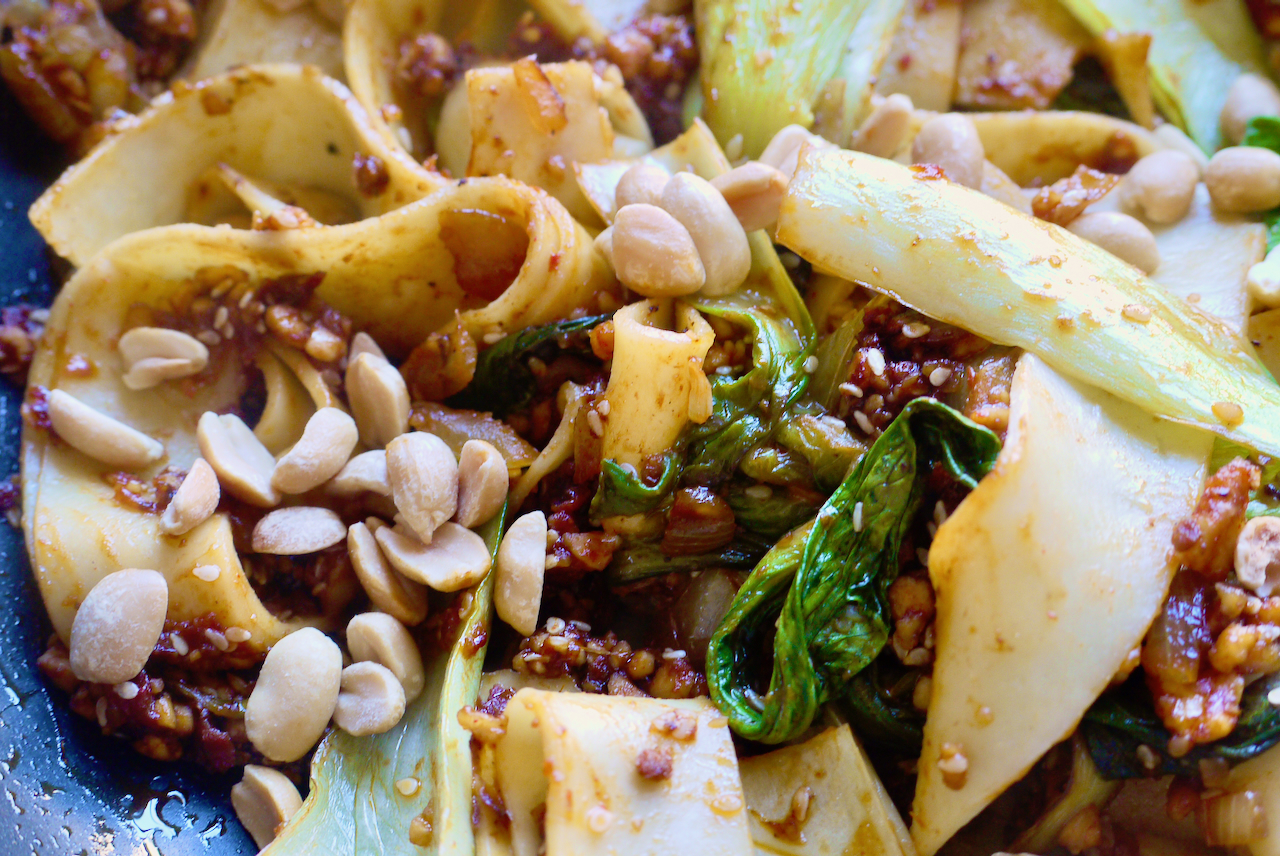 Noodles, vegetables and peanuts in close up
